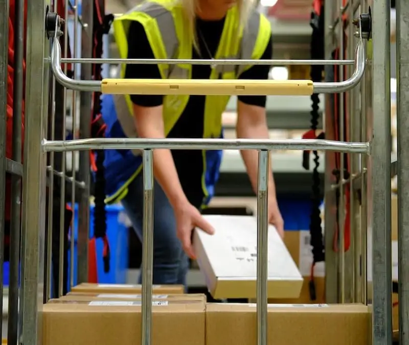 Lorry delivery cage