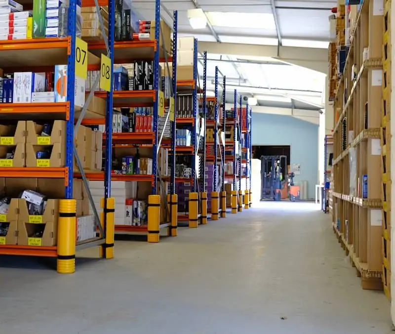 Order fulfilment warehouse